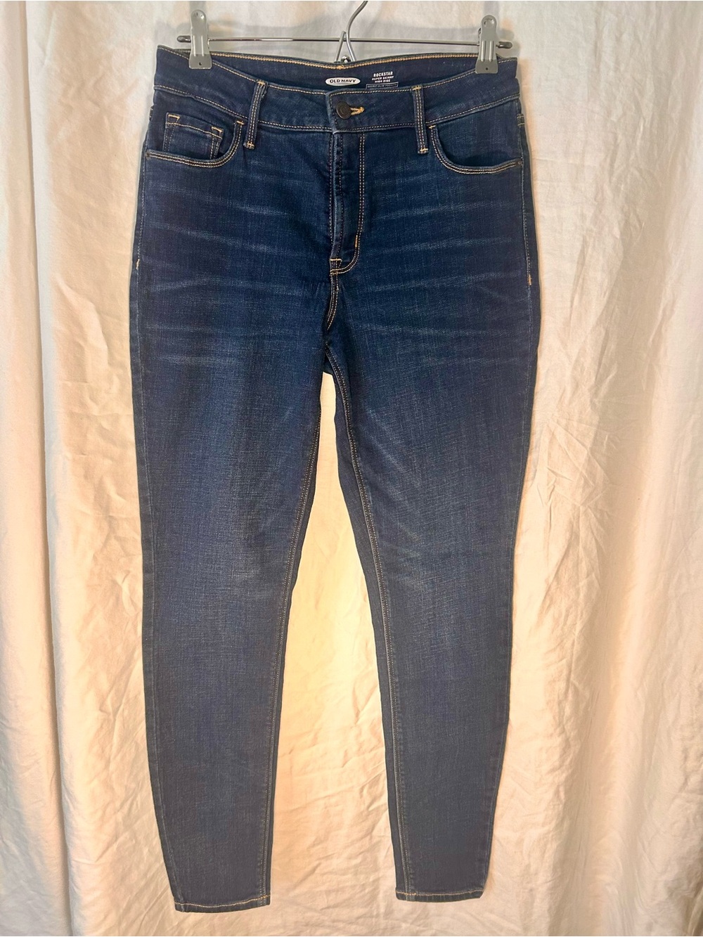 Old Navy Women's high rise Dark Blue Skinny Jeans - size 6